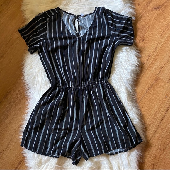 ❌SOLD❌ OLD NAVY BLACK STRIPE ROMPER - Picture 4 of 8